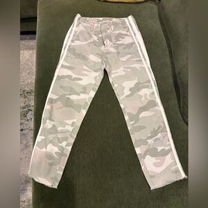 Mother like new cropped camouflage pants